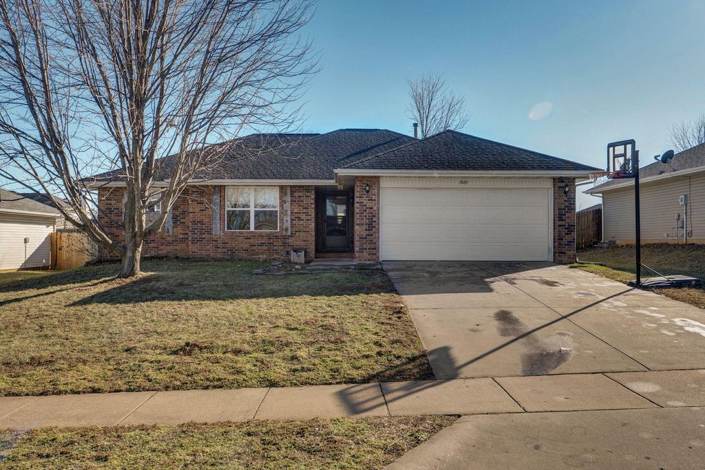 3864 W Overland Street, Springfield, MO 65807