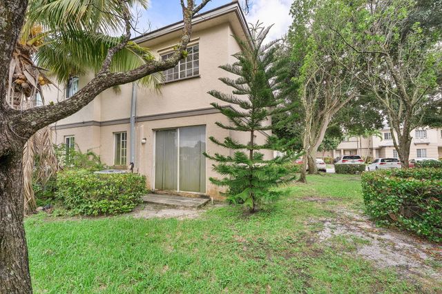 2022 ISLAND Drive, Riviera Beach, FL 33404