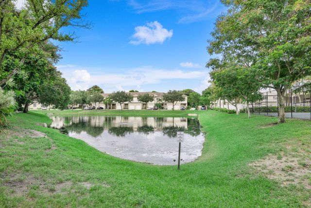 2022 ISLAND Drive, Riviera Beach, FL 33404