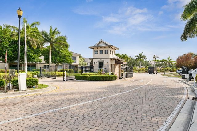 2022 ISLAND Drive, Riviera Beach, FL 33404
