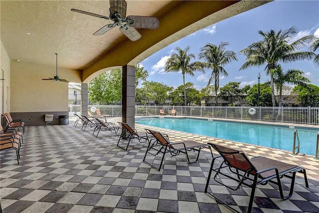 2022 ISLAND Drive, Riviera Beach, FL 33404