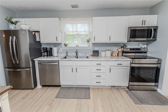 115 General Dr, North Union Twp, PA 15401