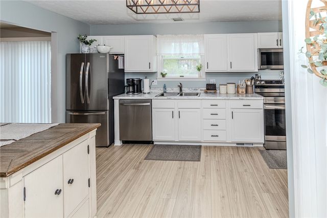 115 General Dr, North Union Twp, PA 15401