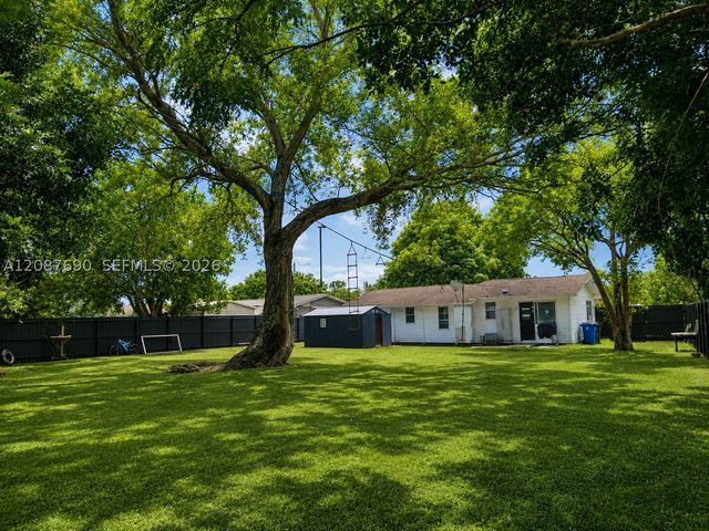 480 Valley dr, Lehigh Acres, FL 33936