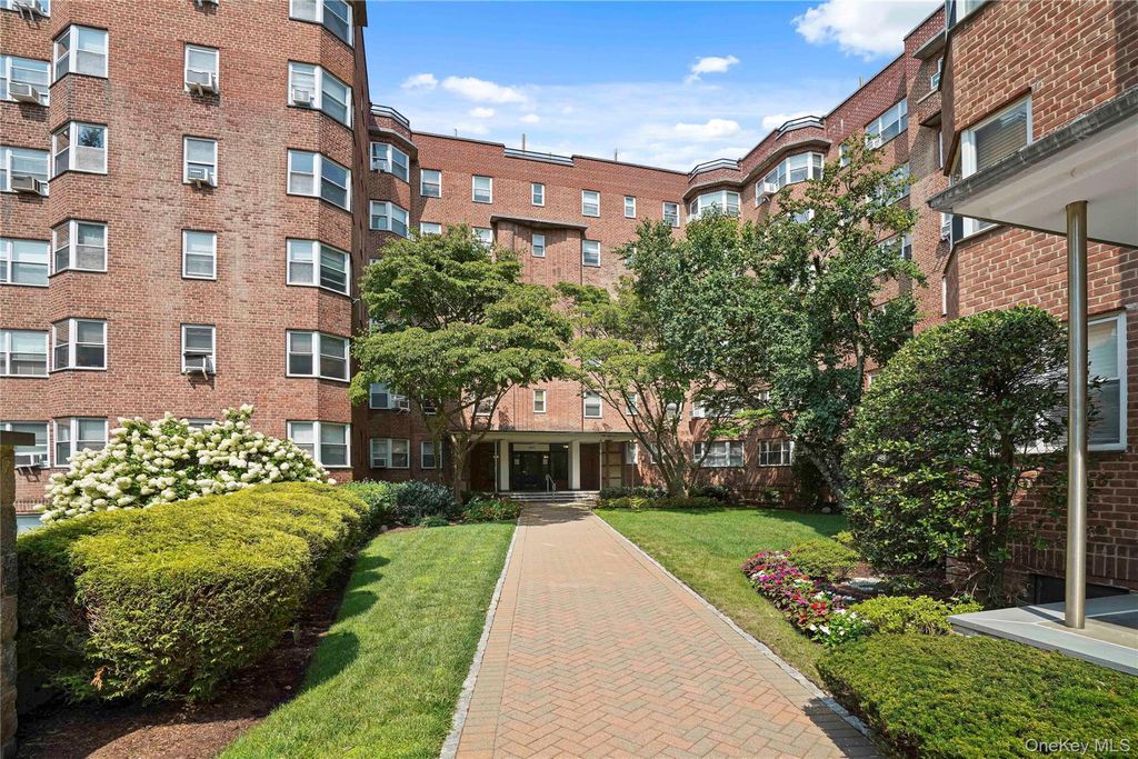 235 Garth Road E1G, Scarsdale, NY 10583 — photo 2