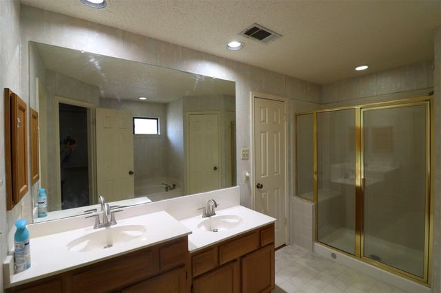 509 Hunters Creek Drive, Mesquite, TX 75150