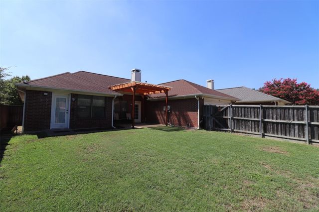 509 Hunters Creek Drive, Mesquite, TX 75150