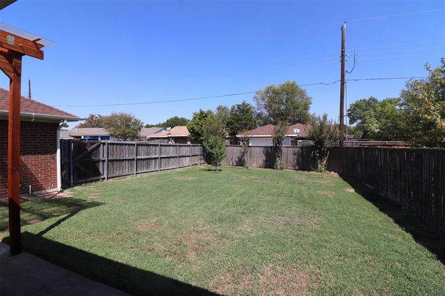 509 Hunters Creek Drive, Mesquite, TX 75150