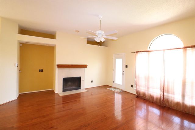 509 Hunters Creek Drive, Mesquite, TX 75150