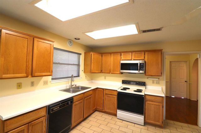 509 Hunters Creek Drive, Mesquite, TX 75150