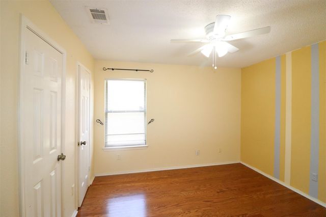 509 Hunters Creek Drive, Mesquite, TX 75150