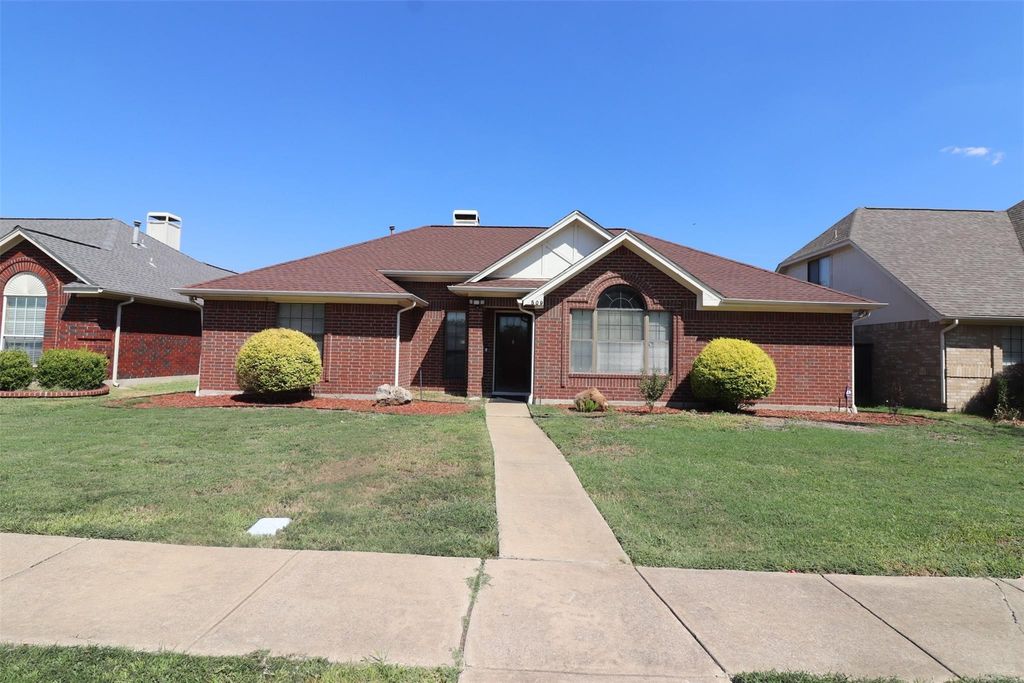 509 Hunters Creek Drive, Mesquite, TX 75150
