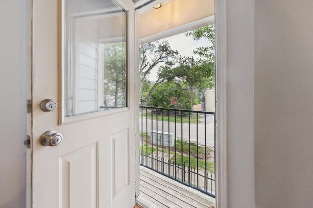 1138 W 25th Street F, Houston, TX 77008