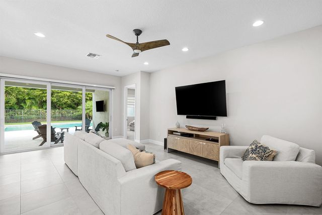 7873 Wildflower Shores Drive, Delray Beach, FL 33446