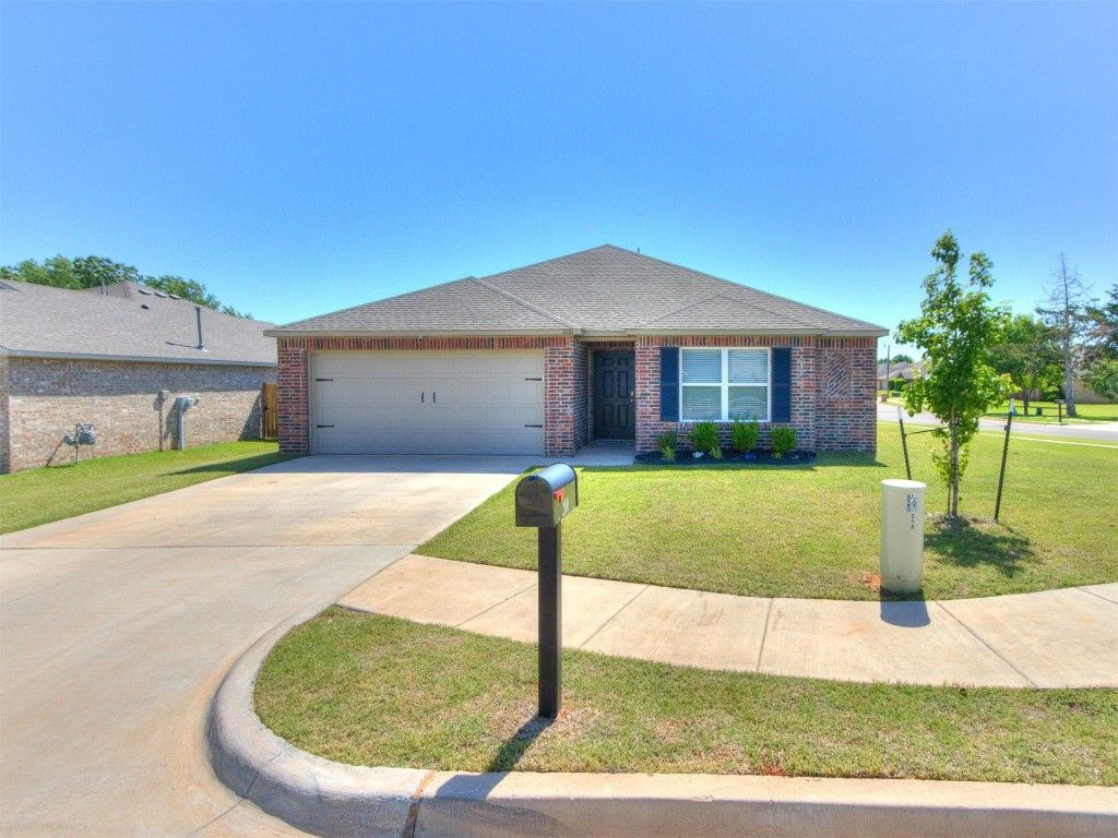 200 Dooley Creek Lane, Edmond, OK 73003