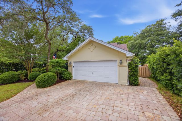 2807 Lee Trevino Court, Shalimar, FL 32579