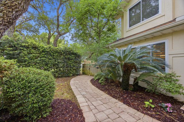 2807 Lee Trevino Court, Shalimar, FL 32579
