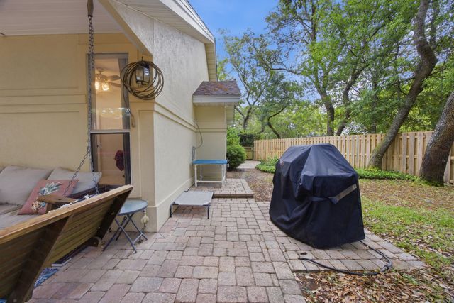 2807 Lee Trevino Court, Shalimar, FL 32579