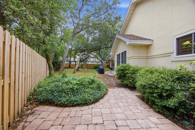 2807 Lee Trevino Court, Shalimar, FL 32579