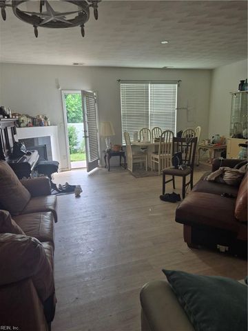 22 Frazier CT, Hampton, VA 23666