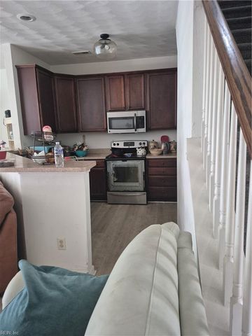 22 Frazier CT, Hampton, VA 23666