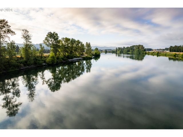 2150 S River Rd, Kelso, WA 98626