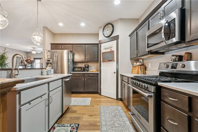 2237 Tranquil Ct NW, Cedar Rapids, IA 52405