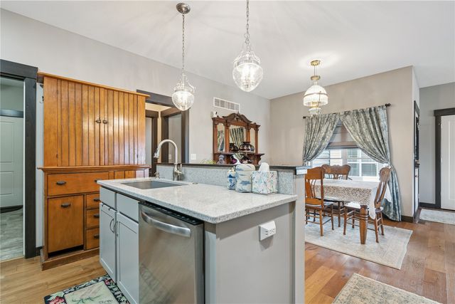 2237 Tranquil Ct NW, Cedar Rapids, IA 52405