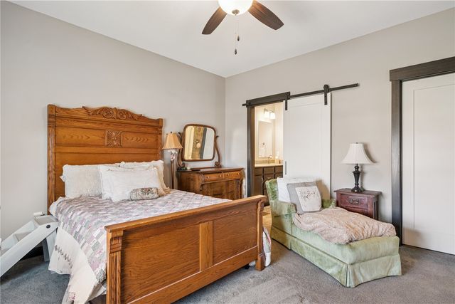 2237 Tranquil Ct NW, Cedar Rapids, IA 52405