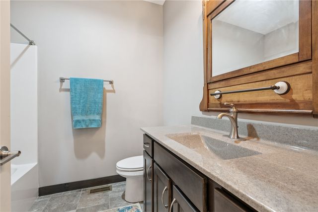 2237 Tranquil Ct NW, Cedar Rapids, IA 52405