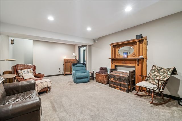 2237 Tranquil Ct NW, Cedar Rapids, IA 52405