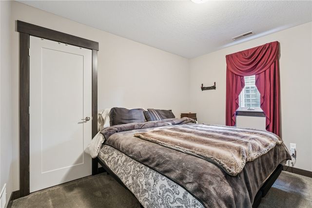 2237 Tranquil Ct NW, Cedar Rapids, IA 52405