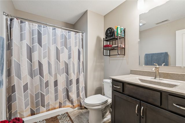 2237 Tranquil Ct NW, Cedar Rapids, IA 52405