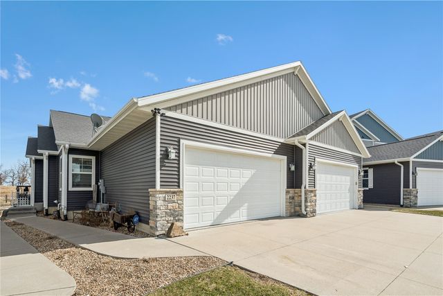 2237 Tranquil Ct NW, Cedar Rapids, IA 52405