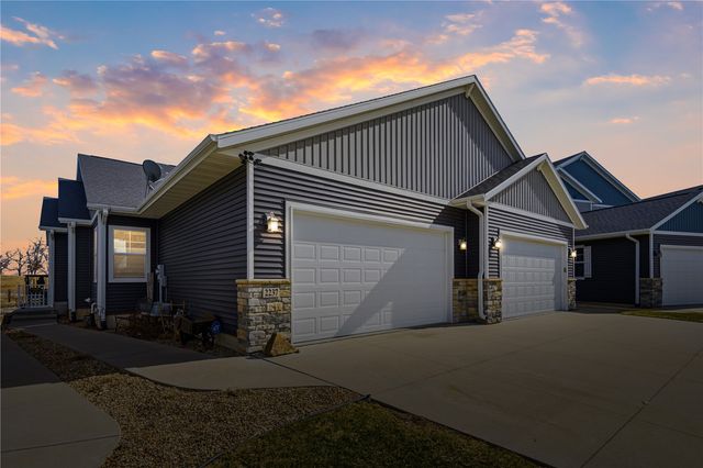 2237 Tranquil Ct NW, Cedar Rapids, IA 52405