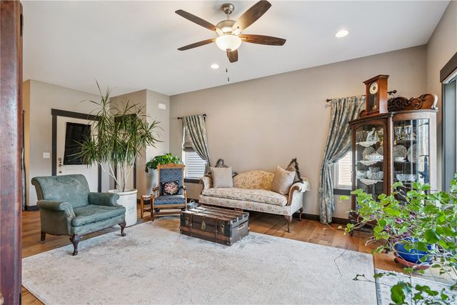 2237 Tranquil Ct NW, Cedar Rapids, IA 52405