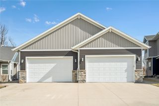 2237 Tranquil Ct NW, Cedar Rapids, IA 52405