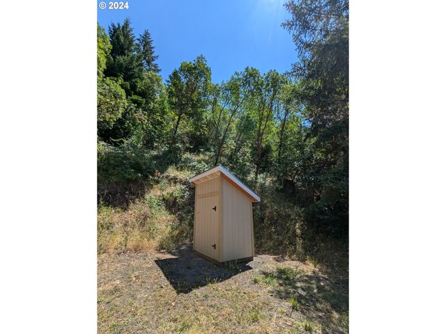 1105 SUNSHINE Rd, Roseburg, OR 97470