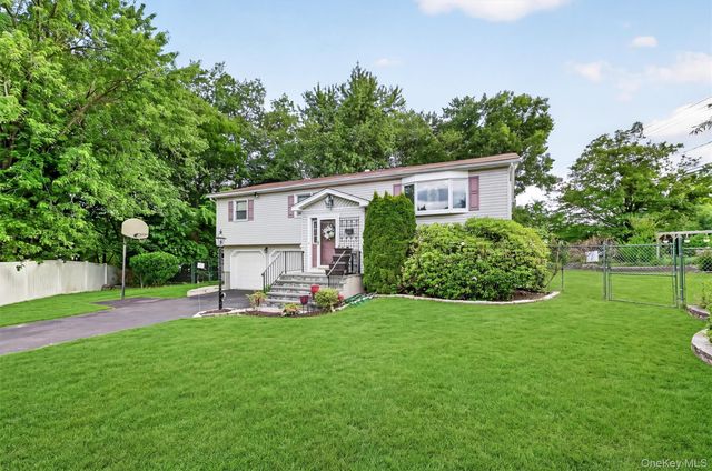 7 Spur Drive, Nanuet, NY 10954