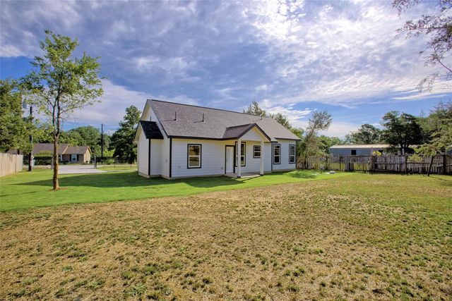 109 Creek side DR, Bastrop, TX 78602