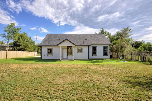 109 Creek side DR, Bastrop, TX 78602