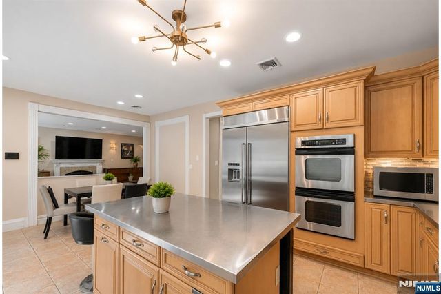 1152 Cumbermeade Road, Fort Lee, NJ 07024