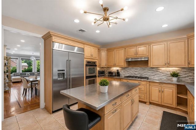 1152 Cumbermeade Road, Fort Lee, NJ 07024