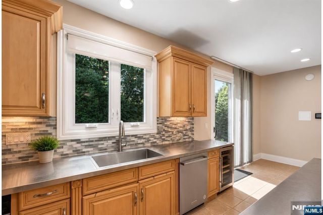 1152 Cumbermeade Road, Fort Lee, NJ 07024