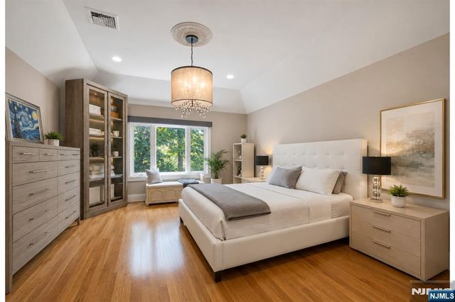1152 Cumbermeade Road, Fort Lee, NJ 07024