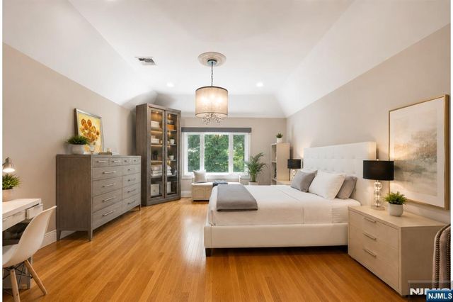 1152 Cumbermeade Road, Fort Lee, NJ 07024