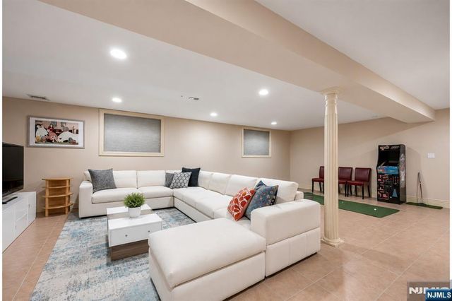 1152 Cumbermeade Road, Fort Lee, NJ 07024