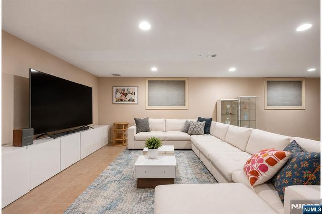1152 Cumbermeade Road, Fort Lee, NJ 07024