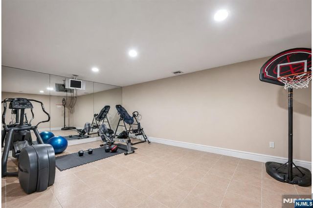 1152 Cumbermeade Road, Fort Lee, NJ 07024