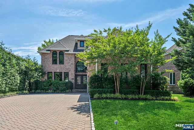 1152 Cumbermeade Road, Fort Lee, NJ 07024